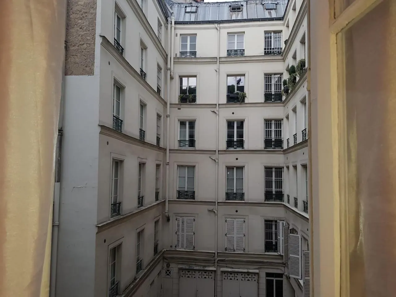 72 - Mermoz Mickey Mouse Parijs Appartement